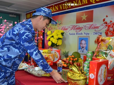 Giao thừa thiêng liêng nơi đầu sóng