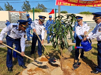 Vùng Cảnh sát biển 2 trồng cây đầu Xuân, quyết tâm hoàn thành nhiệm vụ 2026
