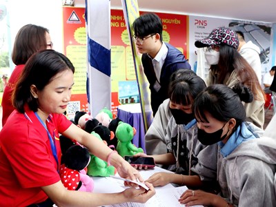 Hơn 20.000 cơ hội việc làm chờ người lao động tại Quảng Ngãi