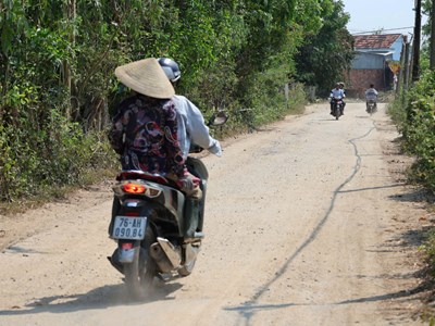 Chậm hoàn trả đường dân sinh ở Quảng Ngãi, nguy cơ mất ATGT
