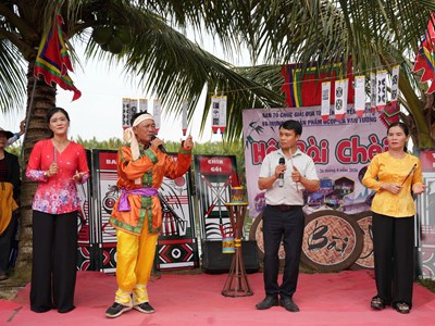 Sắc màu lễ hội trên rừng dừa Cà Ninh thu hút khách 