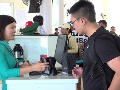 Du khách tấp nập đổ về tuyến Sa Kỳ - Lý Sơn trong những ngày nghỉ lễ 