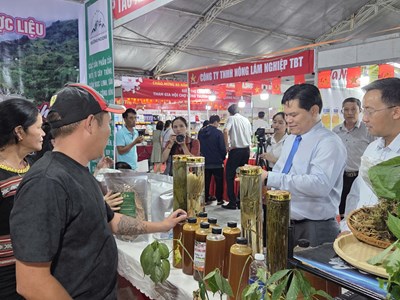 Phát triển OCOP gắn với du lịch nông thôn và chuyển đổi số 