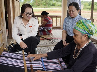 Khảo sát công tác bảo tồn bản sắc văn hóa đồng bào Hrê tại xã Ba Động