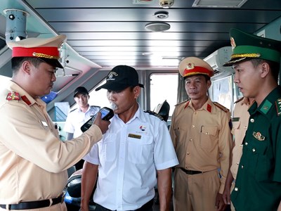 Kiểm soát chặt tàu khách tuyến Sa Kỳ - Lý Sơn trong mùa du lịch