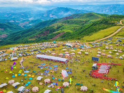 Bùi Hui “chạm mây”, đánh thức khát vọng tương lai