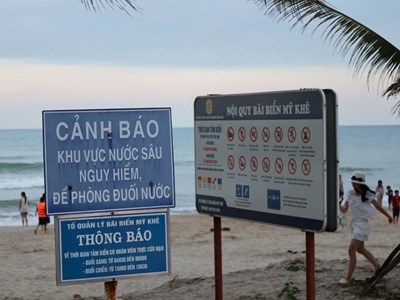 Cứu an toàn 5 học sinh gặp nạn khi tắm biển Mỹ Khê