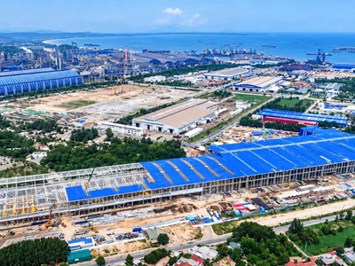 Nhà máy ray và thép đặc biệt Hòa Phát Dung Quất đạt gần 70% tiến độ