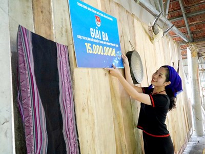 Người trẻ đánh thức văn hoá Hrê từ mô hình khởi nghiệp bản địa