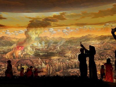 Bức tranh tròn Panorama về chiến dịch Điện Biên Phủ hút khách