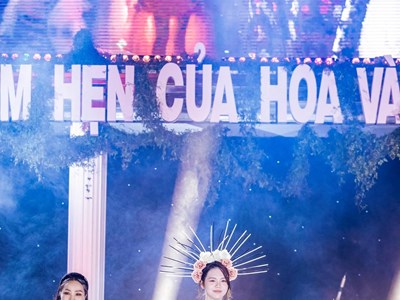 Bộ sưu tập “Hoa trong em” khoe sắc hoa Đà Lạt