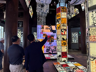 Ngắm hàng trăm bức thư pháp đặc biệt tại triển lãm “Nghiên bút còn thơm”