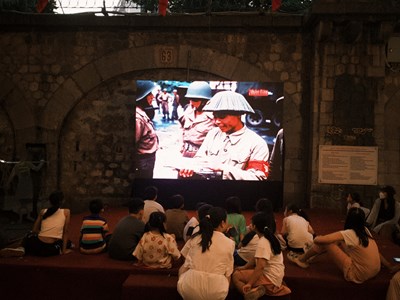 Cảm xúc tháng 10 trong muôn ánh sao vàng, cờ hoa rực rỡ