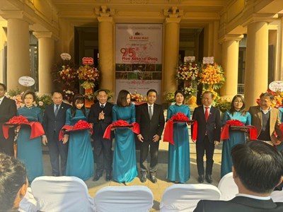 Tưng bừng khai mạc Triển lãm “95 mùa Xuân có Đảng”
