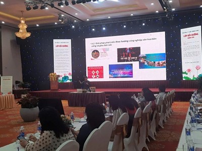 Âm nhạc thị trường khai thác chất liệu văn hoá truyền thống: Ghi nhận xen lẫn nỗi lo