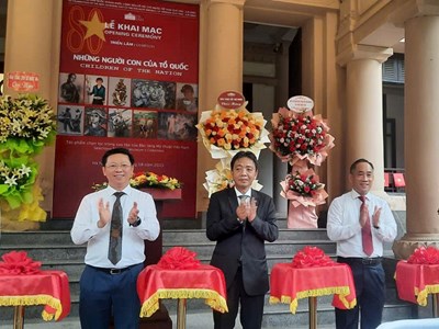 Khai mạc triển lãm chuyên đề “Những người con của Tổ quốc”