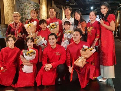 Đông đảo khán giả giao lưu với đoàn làm phim “Lật mặt” 