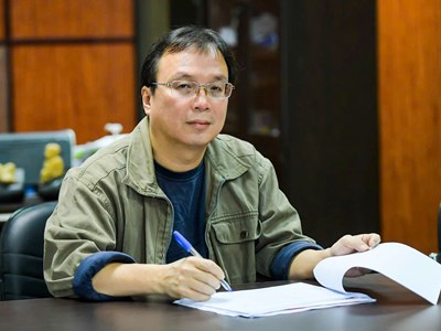 Nhà thơ nào “vượt qua” được những cuộc toạ đàm sẽ còn là nhà thơ