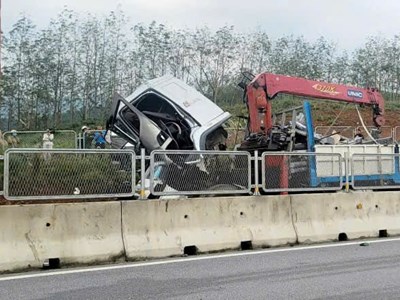  Tai nạn trên cao tốc Bắc Nam làm 5 người thương vong