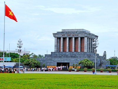 Ngày ngày dòng người đi trong thương nhớ