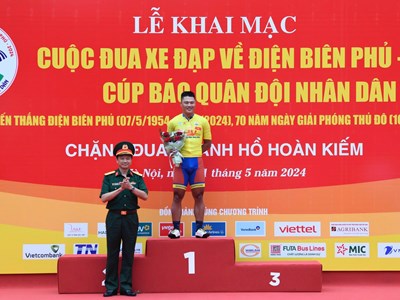 Trần Tuấn Kiệt tạm giữ Áo vàng và Áo xanh sau chặng 1