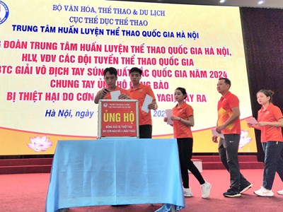 Trung tâm HLTTQG Hà Nội quyên góp ủng hộ đồng bào bị ảnh hưởng do bão, lũ