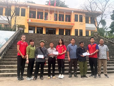 Trung tâm HLTTQG Hà Nội ủng hộ đồng bào bị bão lụt tại Lào Cai    