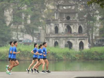 Standard Chartered Marathon Di sản Hà Nội 2024 thu hút hơn 18.000 VĐV
