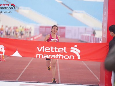 Nguyễn Thị Oanh phá kỷ lục quốc gia tại Viettel Marathon Hà Nội 2024