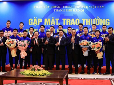 Bầu Hiển thưởng 4,4 tỉ đồng cho cầu thủ Hà Nội sau chức vô địch ASEAN Cup 2024