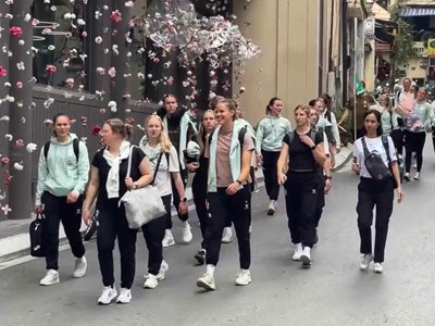 CLB nữ Werder Bremen mang sang đội hình mạnh cho trận giao hữu với tuyển nữ Việt Nam