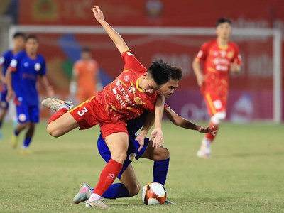 Kịch tính ngay từ trận mở màn