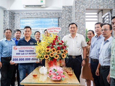 TP.HCM thưởng nóng kỳ thủ Lại Lý Huynh