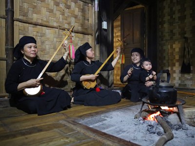 Bảo tồn văn hoá, phát triển du lịch