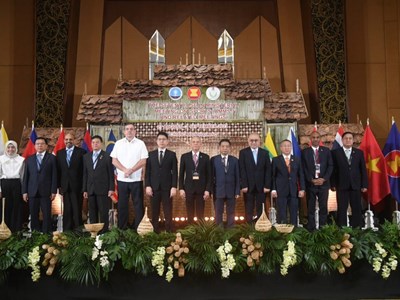 Tạo “nhịp cầu” sang AMMS-8