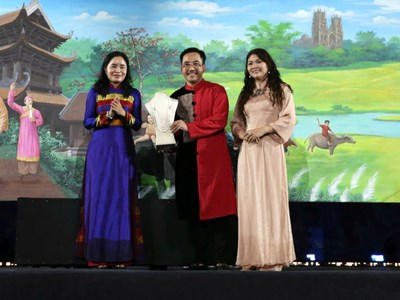 Quyên góp gần 4,3 tỉ đồng ủng hộ đồng bào bị thiệt hại do bão lũ