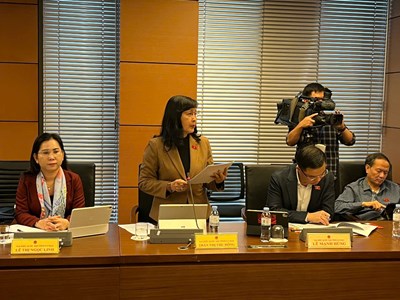 Khẳng định vị trí trung tâm của văn hoá và con người