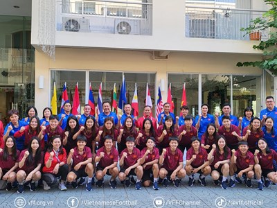 Trưởng đoàn Nguyễn Hồng Minh thăm, động viên đội tuyển nữ quốc gia