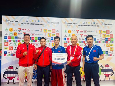 Đánh bại võ sĩ Thái Lan, tay đấm Quang Huy lên ngôi vô địch SEA Games 33