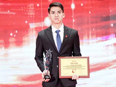 Khuất Văn Khang vinh dự được nhận giải thưởng Viettel’s Stars