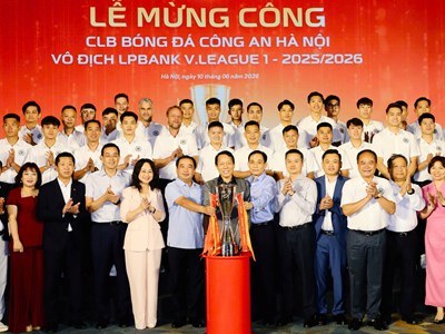 CLB Công an Hà Nội mừng công ngôi vô địch LPBank V.League