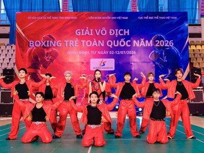 Ca sĩ Vương Thu Hà làm sôi động Giải vô địch Boxing trẻ toàn quốc