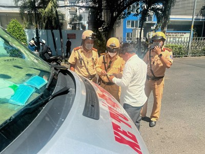 Chấn chỉnh tình trạng lắp đặt, sử dụng còi, đèn ưu tiên không đúng quy định