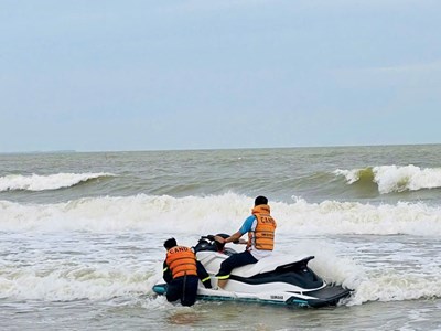 Ba học sinh gặp nạn khi tắm biển, hai em tử vong thương tâm