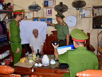 Đi từng ngõ, gõ từng nhà vì đảng viên cao tuổi