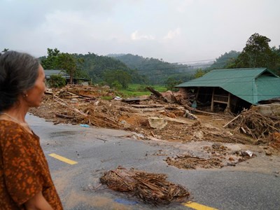 Hơn 4 tỉ đồng tiếp sức người dân Yên Nhân, Bát Mọt sau bão lũ