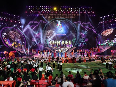 Bài 1 - Thi đua thắp lửa Văn hóa, Thể thao và Du lịch Điện Biên