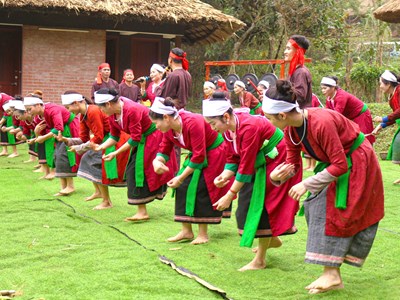 Nghệ nhân, già làng cùng “truyền lửa” cho thế hệ trẻ