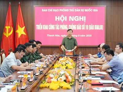 Bão số 10 cường độ mạnh áp sát đất liền, Phó Thủ tướng yêu cầu tuyệt đối không chủ quan