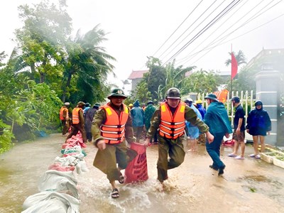 Thanh Hóa khẩn trương khắc phục hậu quả bão số 10, không để dân đói rét